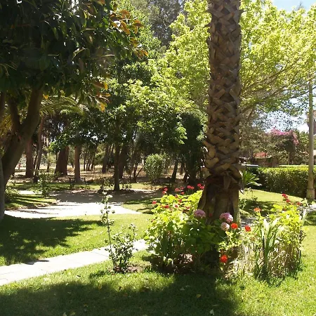 Exclusive Beachfront House Apartmán Almada